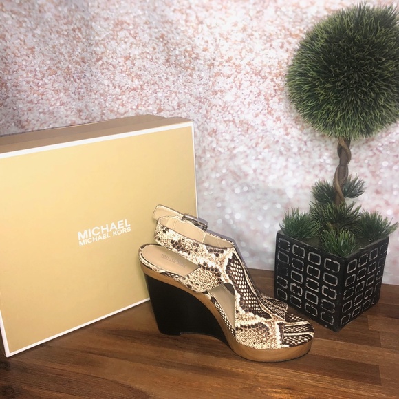 MICHAEL KORS WEDGE SHOES - Picture 2 of 7